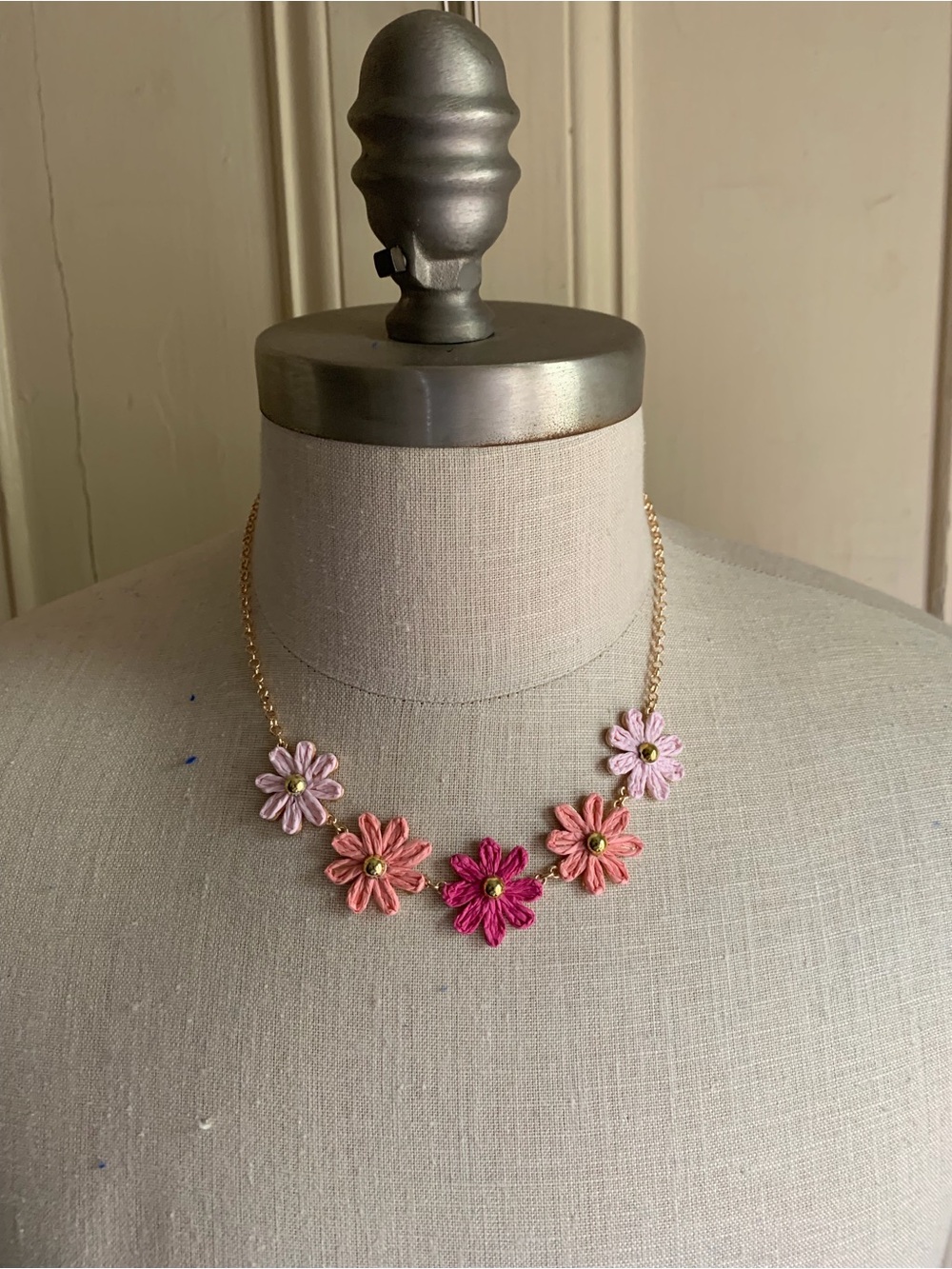 NWT Liz Claiborne Pink and Coral Floral Necklace